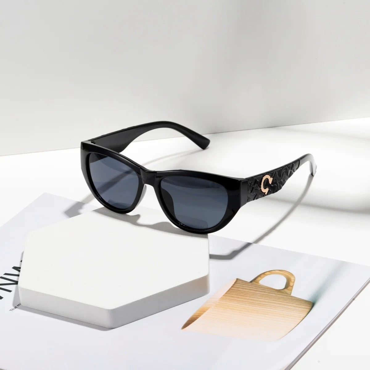 OVERSIZED SUNGLASSES